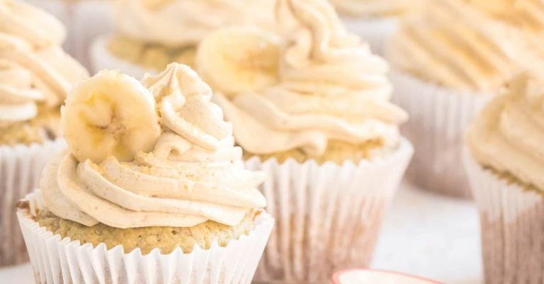 Easy Dessert Recipes For Kids – Banana Muffins with Frosting